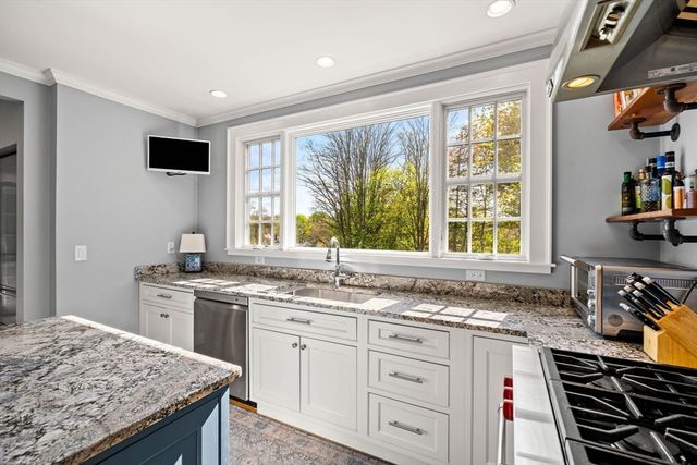 57 Garden Rd, Lowell, MA 01852