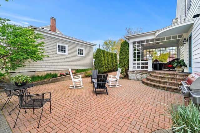 57 Garden Rd, Lowell, MA 01852