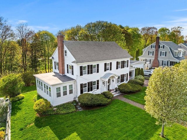 57 Garden Rd, Lowell, MA 01852