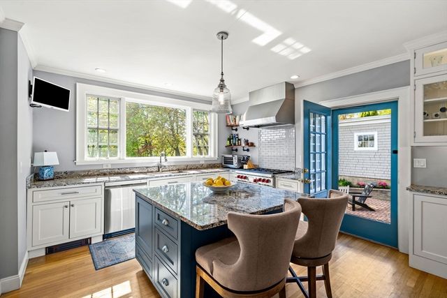 57 Garden Rd, Lowell, MA 01852