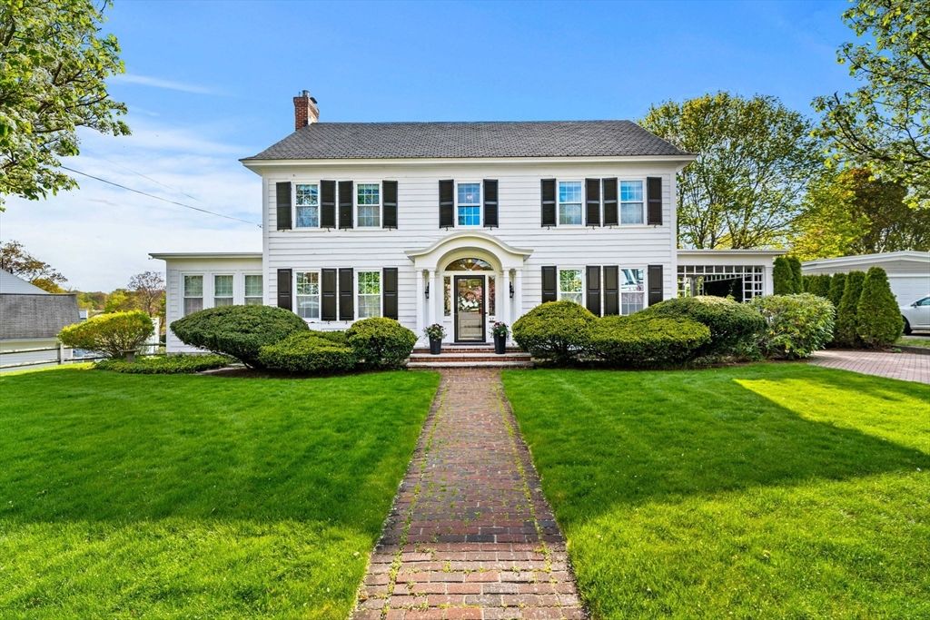 57 Garden Rd, Lowell, MA 01852