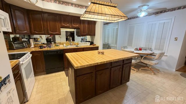 3 William Penn Court, Monroe, NJ 08831
