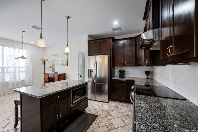 7215 AVERY RD, Live Oak, TX 78233