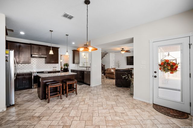 7215 AVERY RD, Live Oak, TX 78233