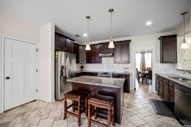 7215 AVERY RD, Live Oak, TX 78233