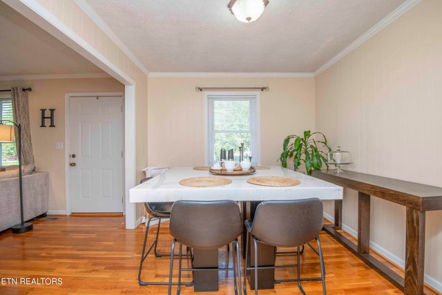 906 Chilhowee St, Harriman, TN 37748