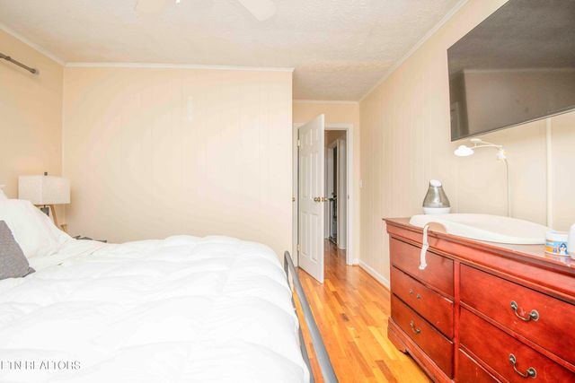 906 Chilhowee St, Harriman, TN 37748