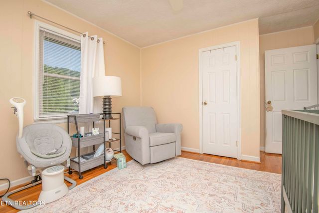906 Chilhowee St, Harriman, TN 37748