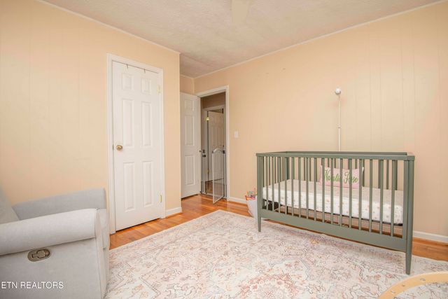 906 Chilhowee St, Harriman, TN 37748