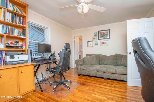906 Chilhowee St, Harriman, TN 37748