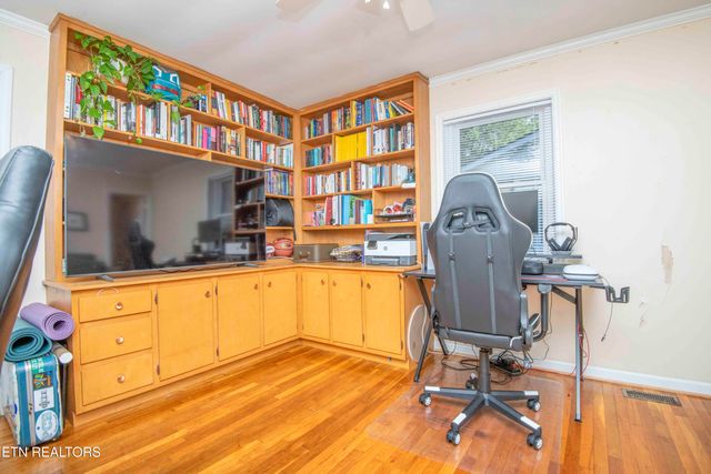 906 Chilhowee St, Harriman, TN 37748