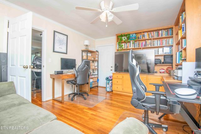 906 Chilhowee St, Harriman, TN 37748