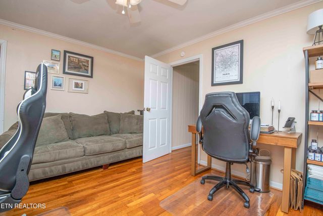 906 Chilhowee St, Harriman, TN 37748