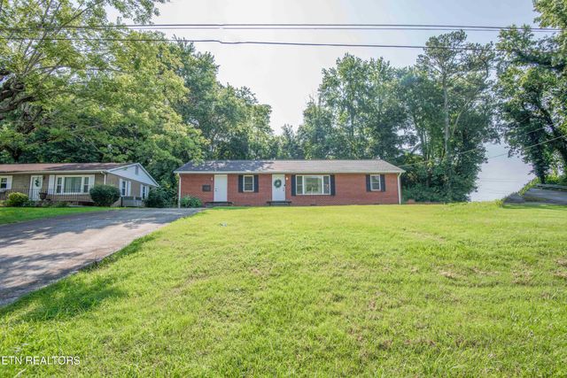 906 Chilhowee St, Harriman, TN 37748