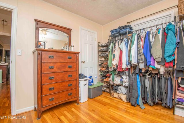 906 Chilhowee St, Harriman, TN 37748