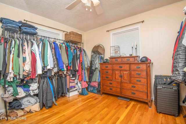 906 Chilhowee St, Harriman, TN 37748