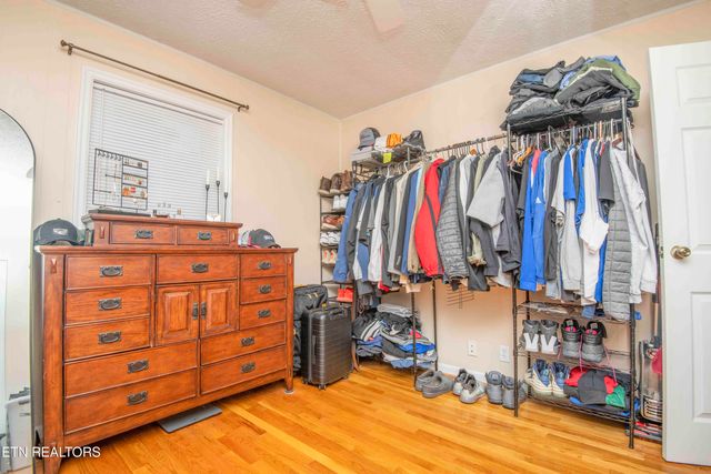 906 Chilhowee St, Harriman, TN 37748