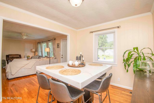 906 Chilhowee St, Harriman, TN 37748