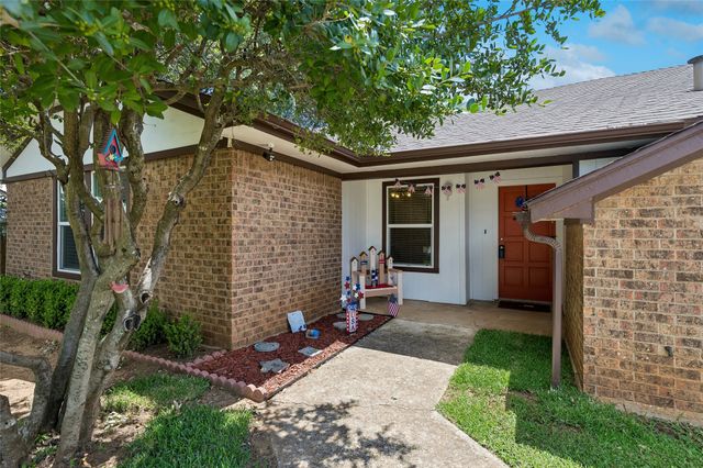 2206 Sexton Drive, Arlington, TX 76015