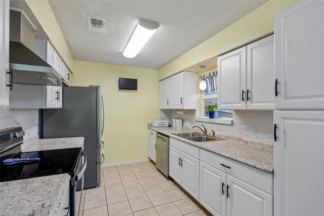 2206 Sexton Drive, Arlington, TX 76015