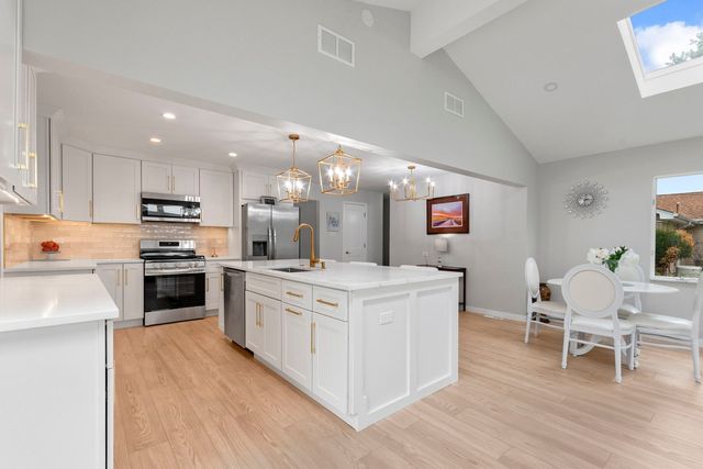 12607 S Meade Avenue, Palos Heights, IL 60463