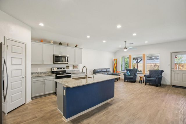 1279 Thornbird Trail, Sealy, TX 77474