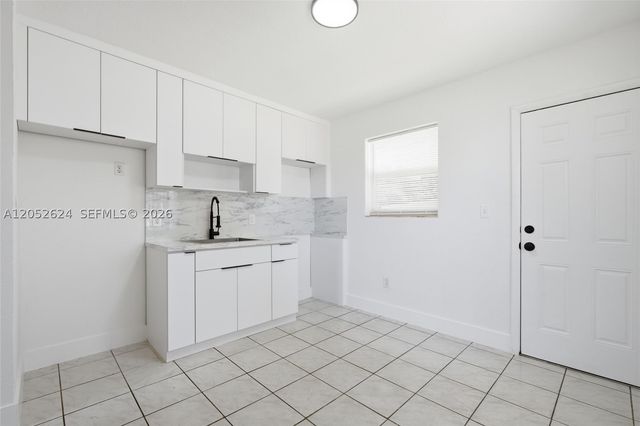 10841 NW 8th Ave, Miami, FL 33168