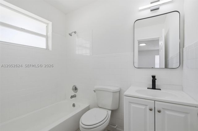 10841 NW 8th Ave, Miami, FL 33168