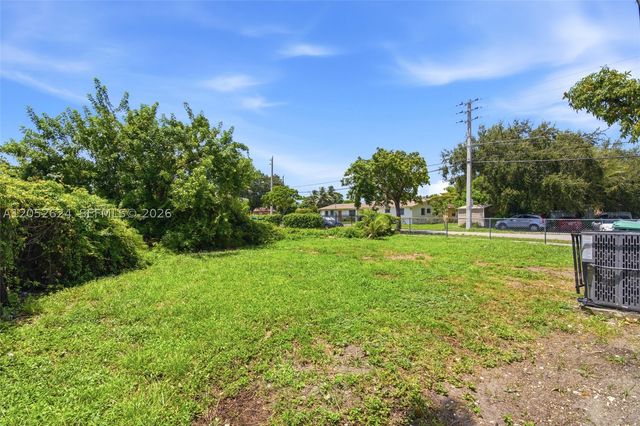 10841 NW 8th Ave, Miami, FL 33168