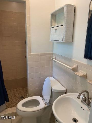 1700 Tee Court, Johnson City, TN 37601