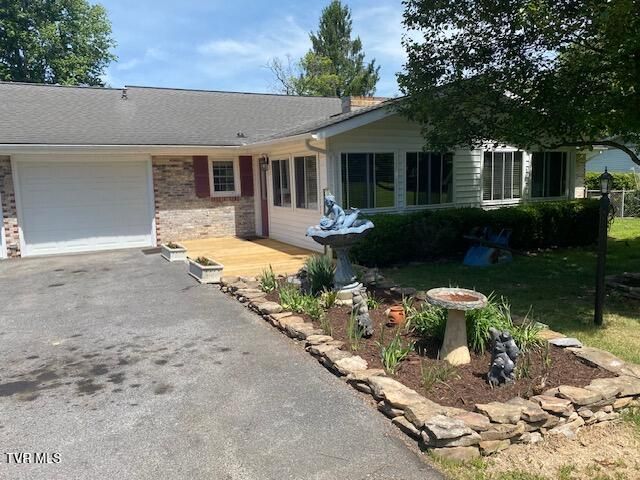 1700 Tee Court, Johnson City, TN 37601