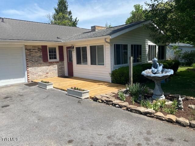 1700 Tee Court, Johnson City, TN 37601