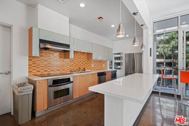 645 W 9th Street 731, Los Angeles, CA 90015