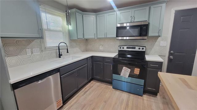 6000 Forest Avenue, Kansas City, MO 64110