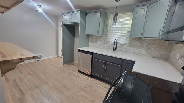 6000 Forest Avenue, Kansas City, MO 64110