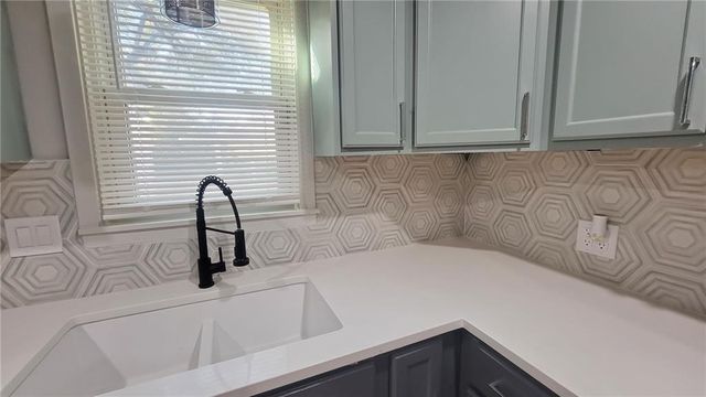 6000 Forest Avenue, Kansas City, MO 64110