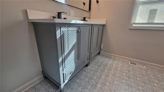 6000 Forest Avenue, Kansas City, MO 64110