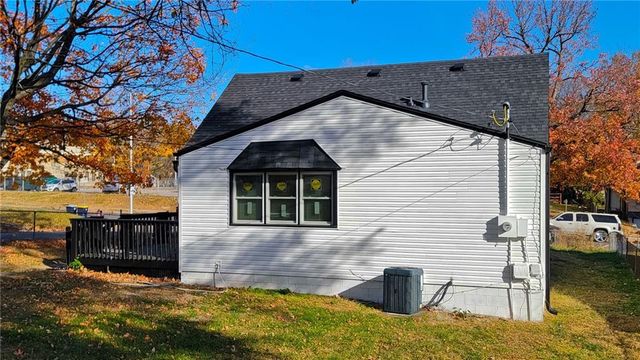 6000 Forest Avenue, Kansas City, MO 64110