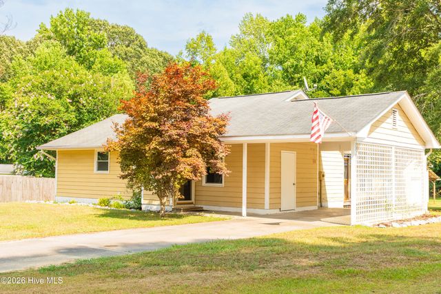 2922 Birdsong Circle, Grimesland, NC 27837