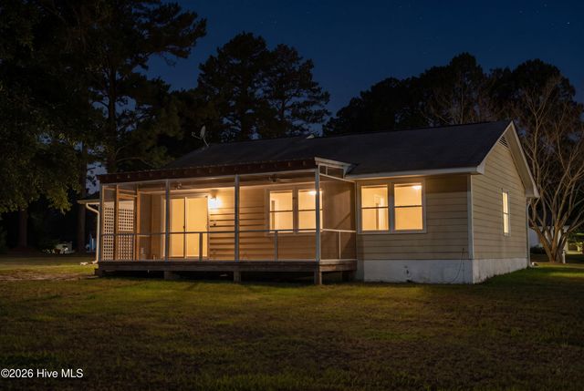 2922 Birdsong Circle, Grimesland, NC 27837