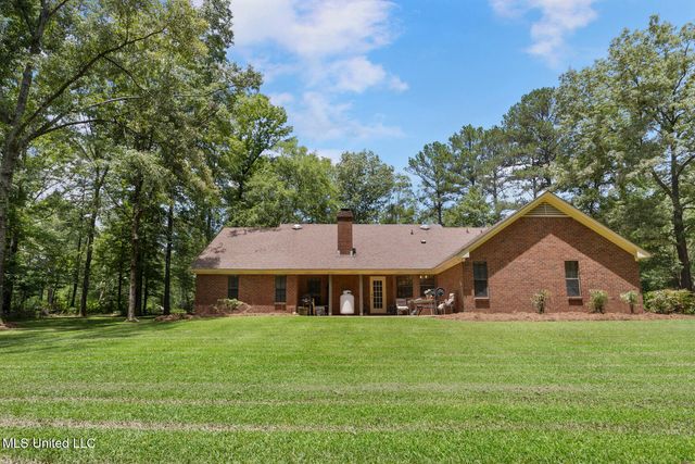 809 S Springlake Drive, Terry, MS 39170
