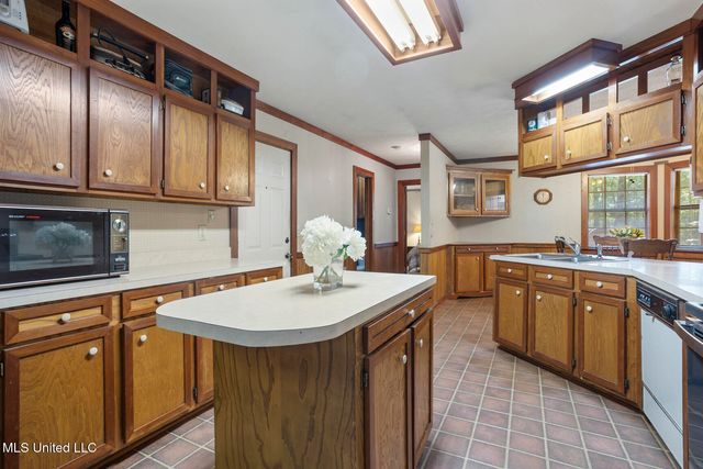 809 S Springlake Drive, Terry, MS 39170