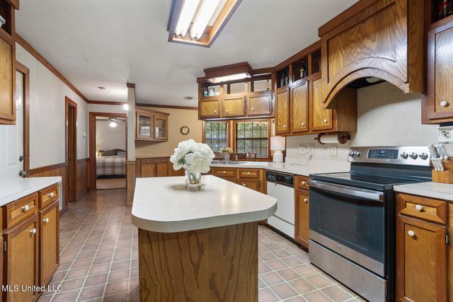 809 S Springlake Drive, Terry, MS 39170