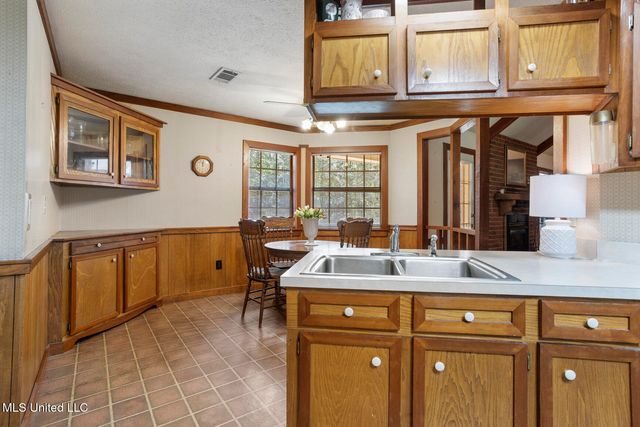 809 S Springlake Drive, Terry, MS 39170