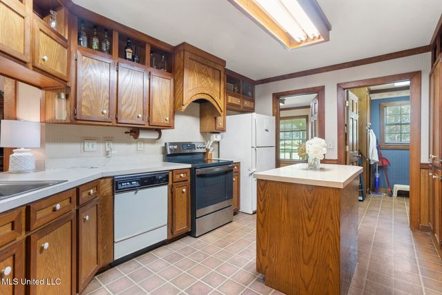 809 S Springlake Drive, Terry, MS 39170