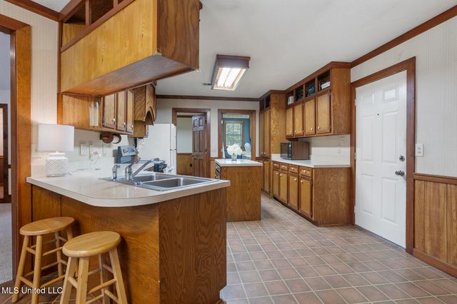 809 S Springlake Drive, Terry, MS 39170