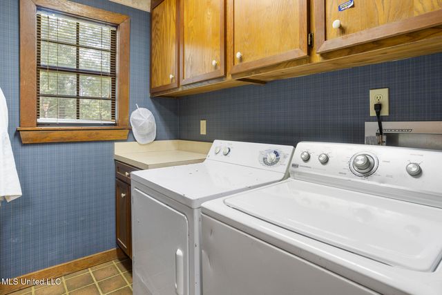 809 S Springlake Drive, Terry, MS 39170