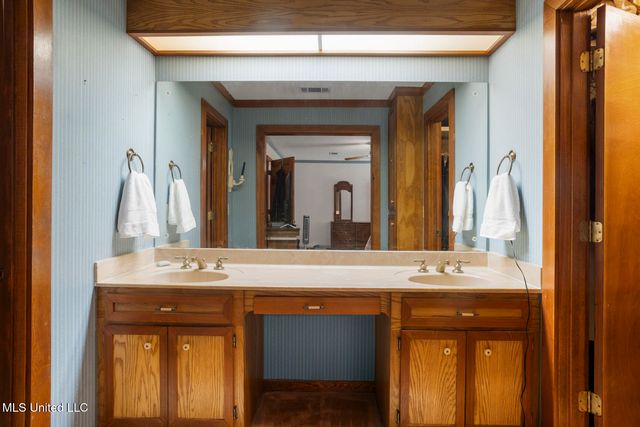 809 S Springlake Drive, Terry, MS 39170