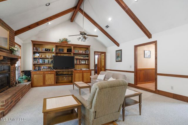 809 S Springlake Drive, Terry, MS 39170
