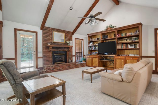 809 S Springlake Drive, Terry, MS 39170